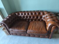 DIVANO CHESTERFIELD CAPITONNE' 2 POSTI IN PELLE