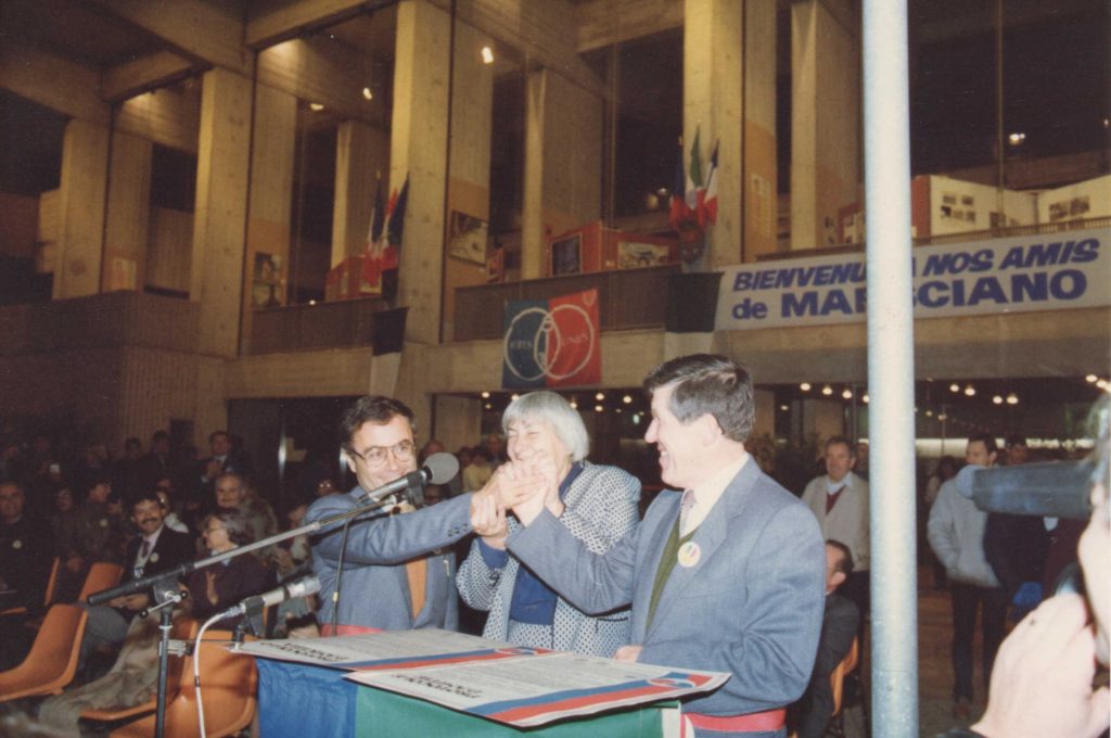 1982-10 Tremblay les Gonesse firma gemellaggio