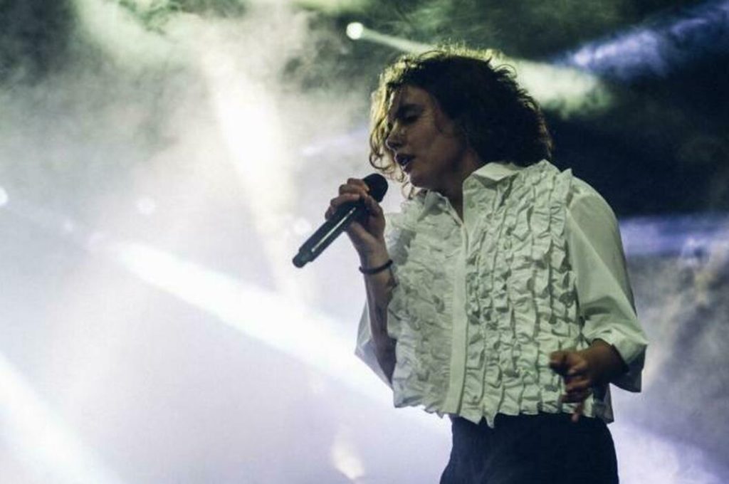 7299495_20143354_madame