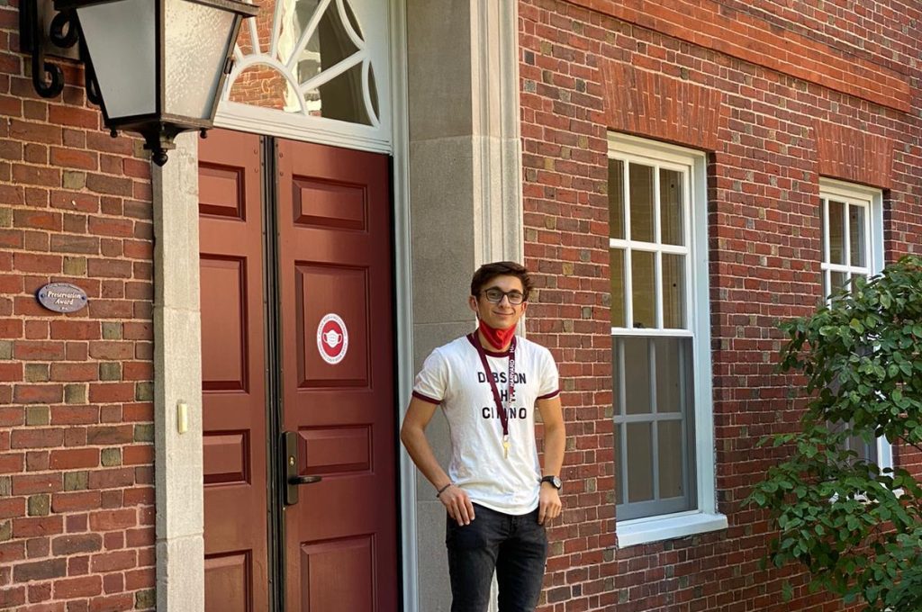 ALLEGATO N. 1 - FOTO DI LIAM DE MONACO ALLA HARVARD UNIVERSITY