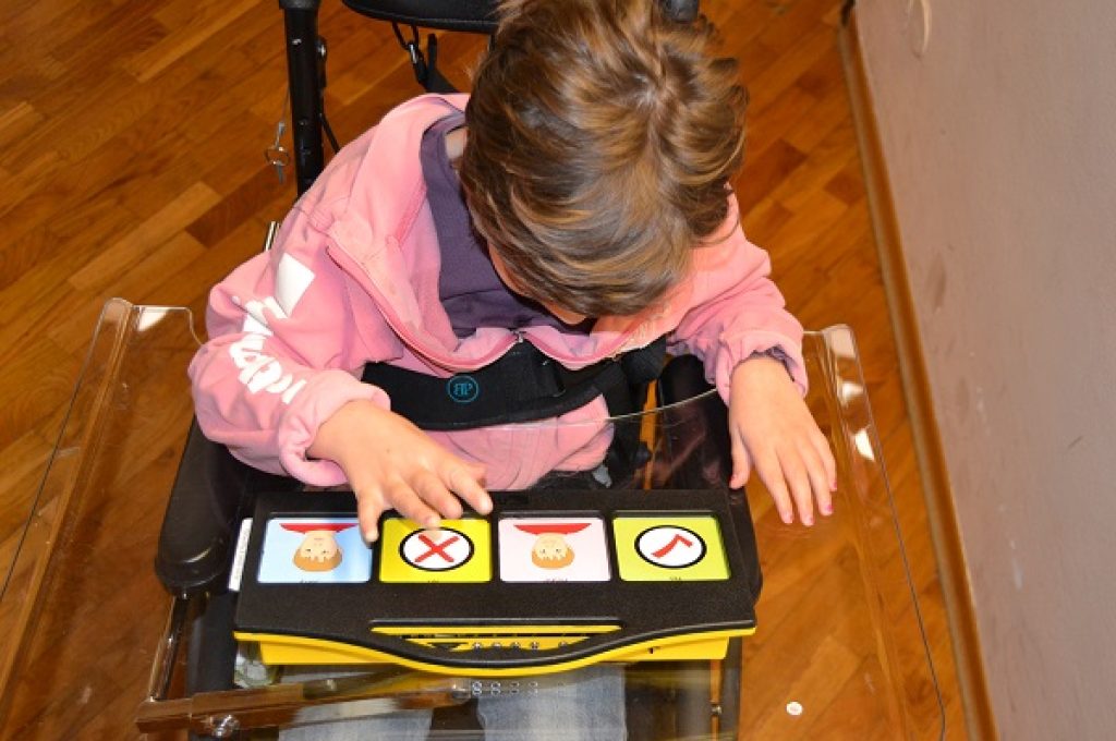 AUSILI TECNOLOGICI PER COMUNICAZIONE AUMENTATIVA ALTERNATIVA AL CENTRO SPERANZA