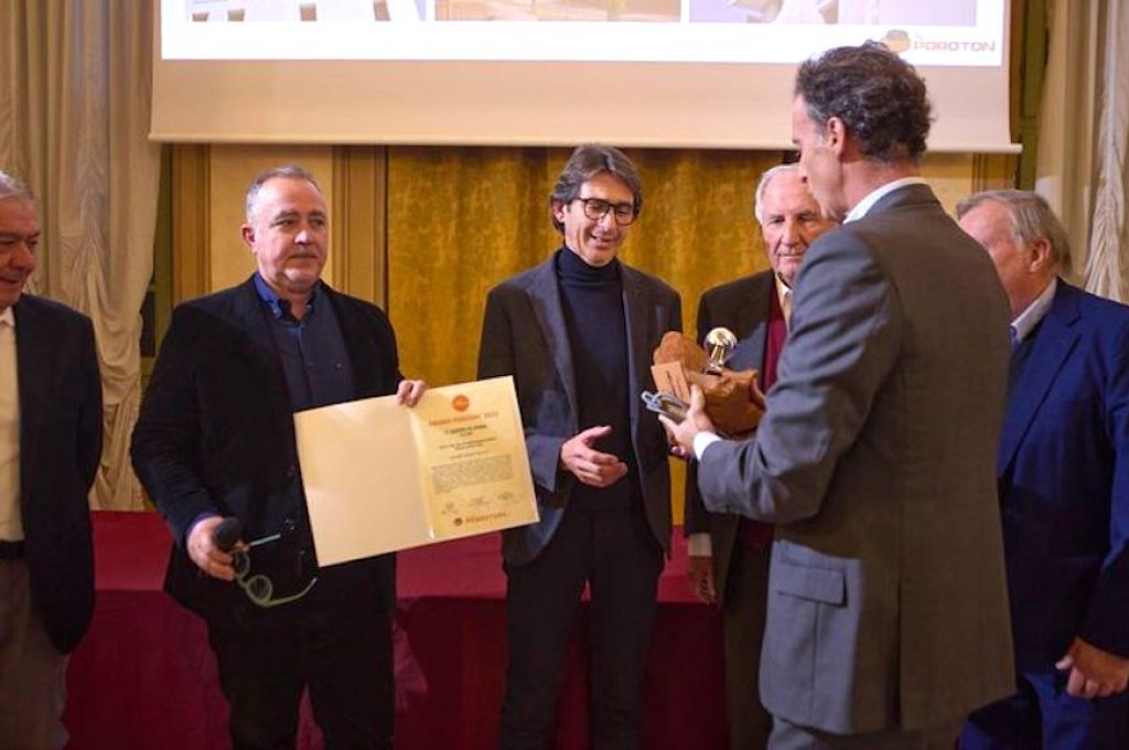 Alberto Colleoni, AD di T2D, ritira il premio Poroton