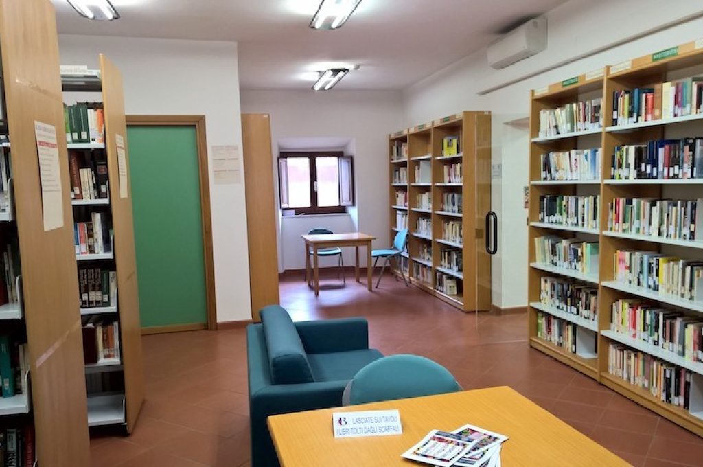 Biblioteca Salvatorelli (2)