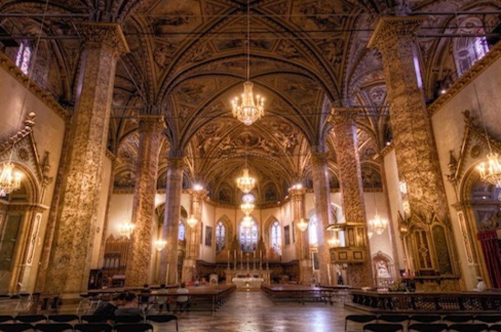 Cattedrale-di-San-Lorenzo-di-Perugia-interno