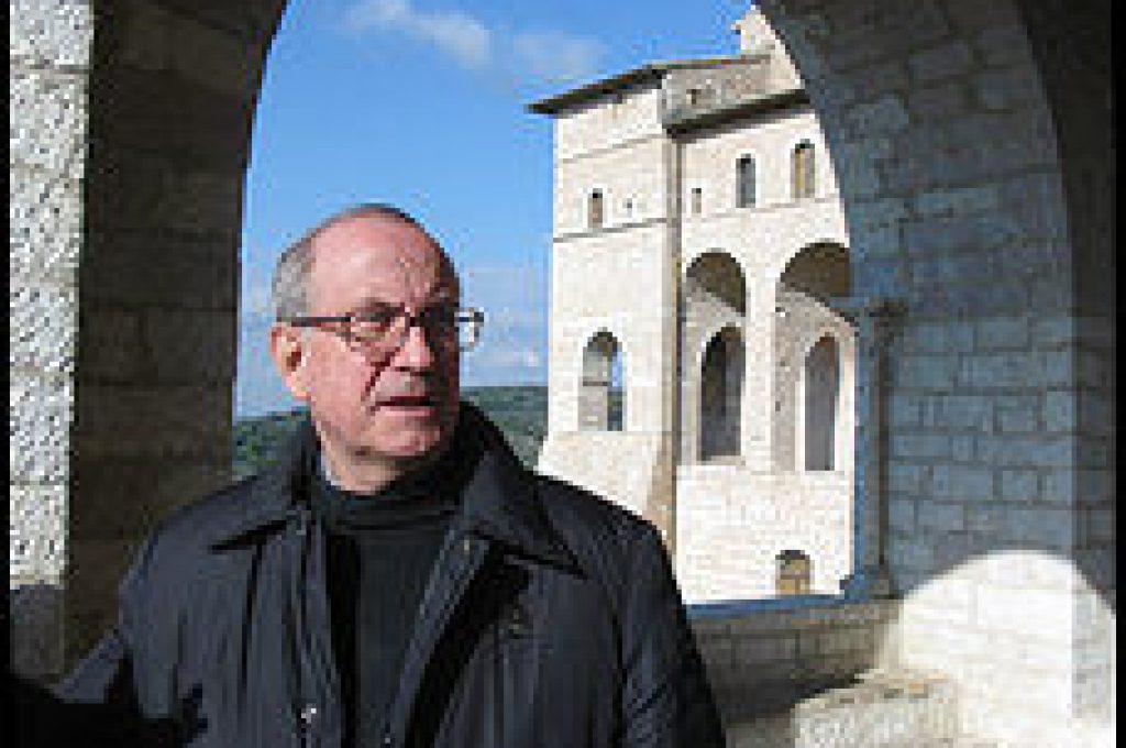 SLUG: FO/ASSISI. DATE: CREDIT: Daniel Williams / TWP. LOCATOIN: Assisi, Italy. CAPTION: Franciscan overseer of St. Francis shrine in Assisi, Vincenzo Coli, defended the activism of his monks. StaffPhoto imported to Merlin on  Fri Nov 25 15:14:04 2005