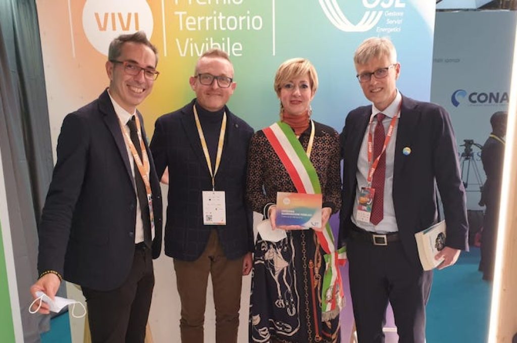 Consegna premio VIVI (3)