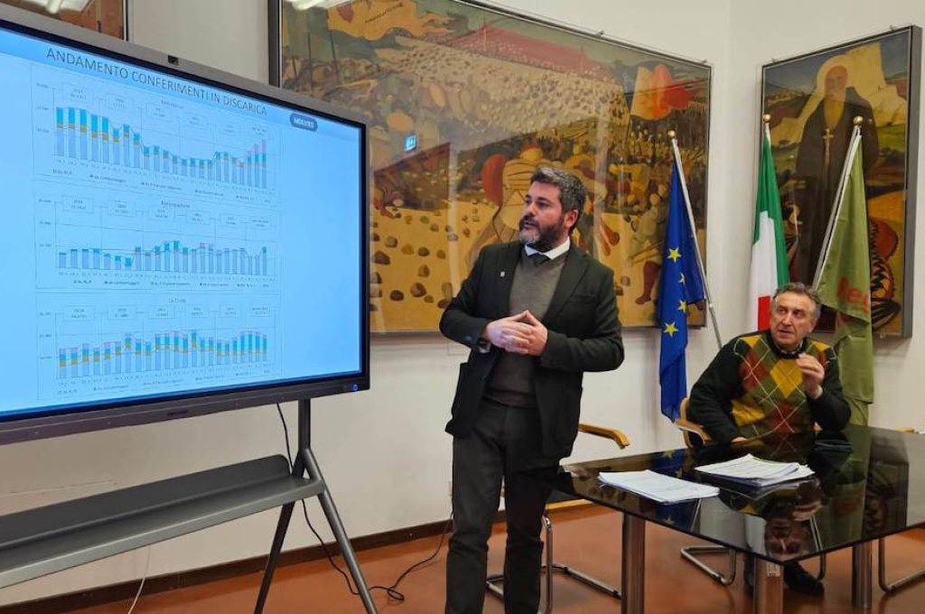 De Luca - Sisti su rifiuti