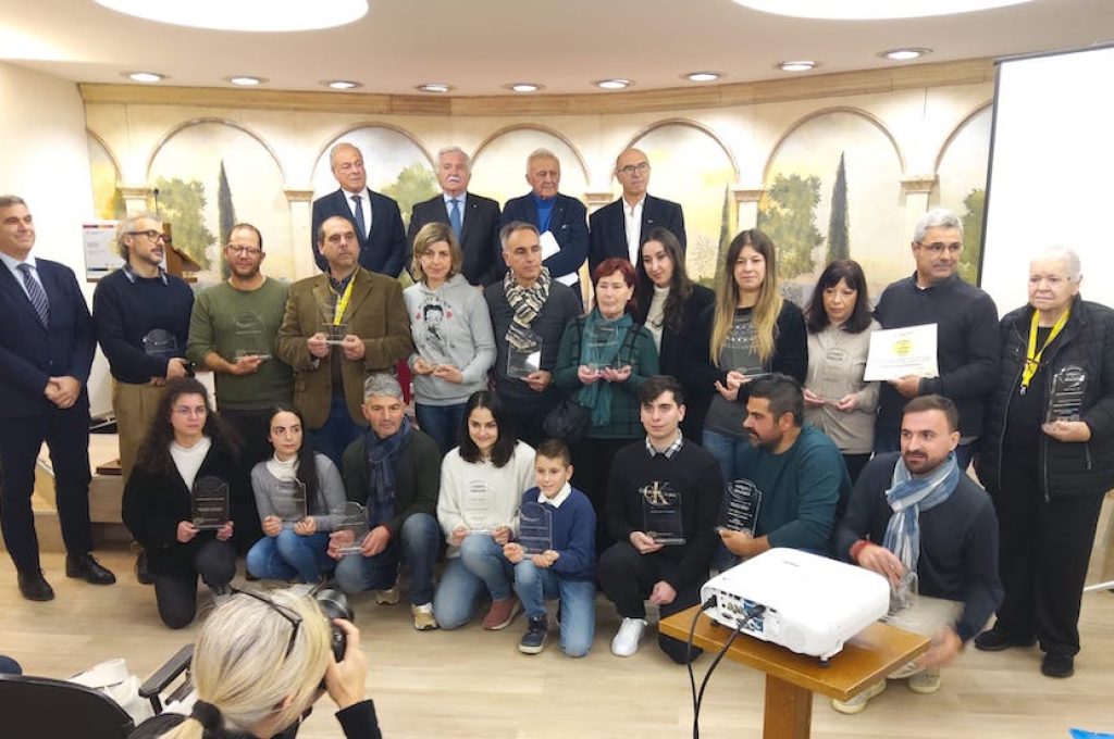 FOTO 2 Gruppo dei premiati con gli organizzatori