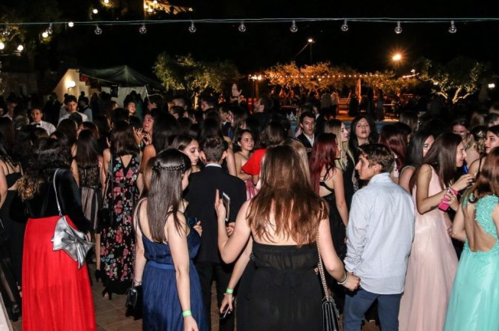 FOTO-DEL-GRAN-BALLO-DEL-LICEO-JACOPONE-DA-TODI-o9f4uxzsmvdeplh9fpvbjcuzdfhag43a8bt1i9g8t0