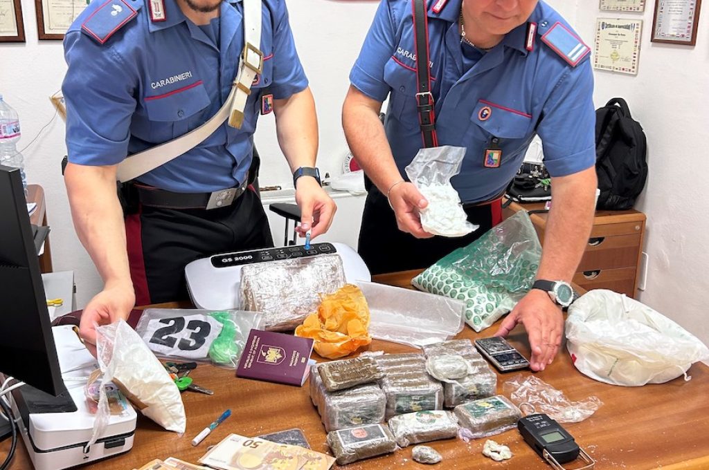 Foto arresto per droga fortebraccio