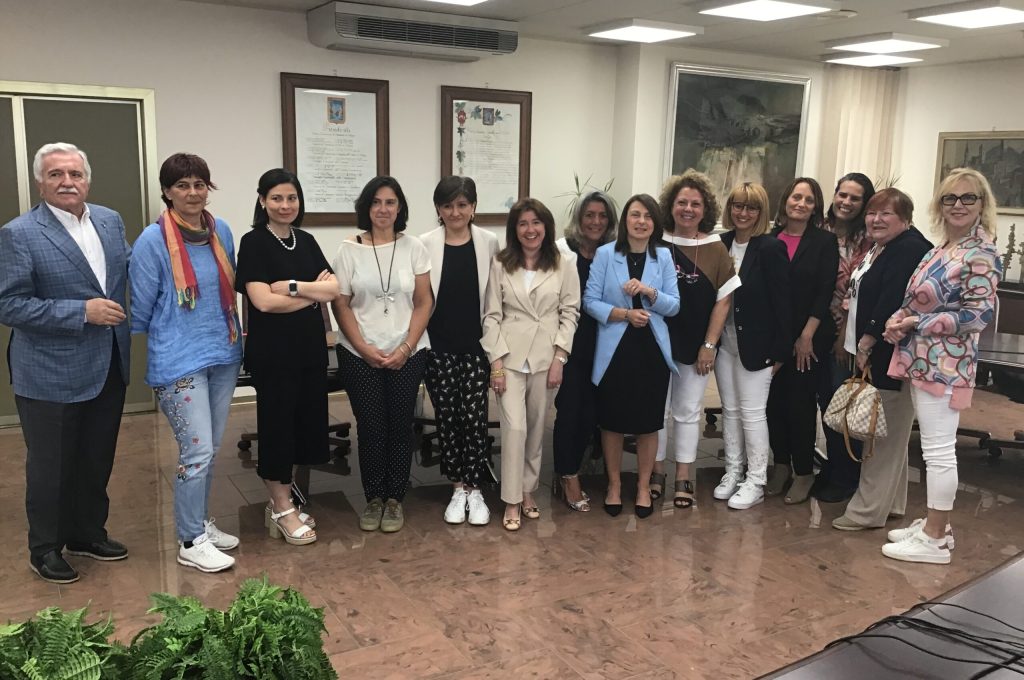 Foto di Gruppo del Comitato Imprenditoria Femminile con il Presidente della Camera di Commercio, Giorgio Mencaroni