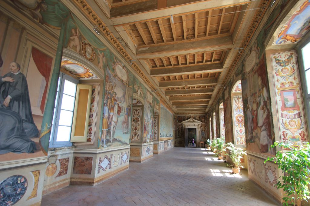 galleria-affrescata-palazzo-vescovile-foto-g-santucci