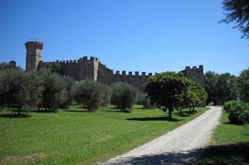 Isola polvese castello