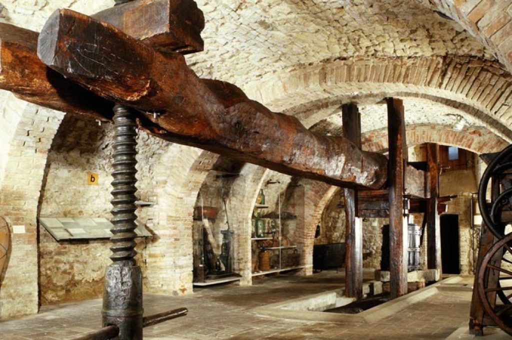 MUVIT Museo del Vino, Fondazione Lungarotti, Torgiano - Torchio detto di Catone, XVII-XVIII secolo