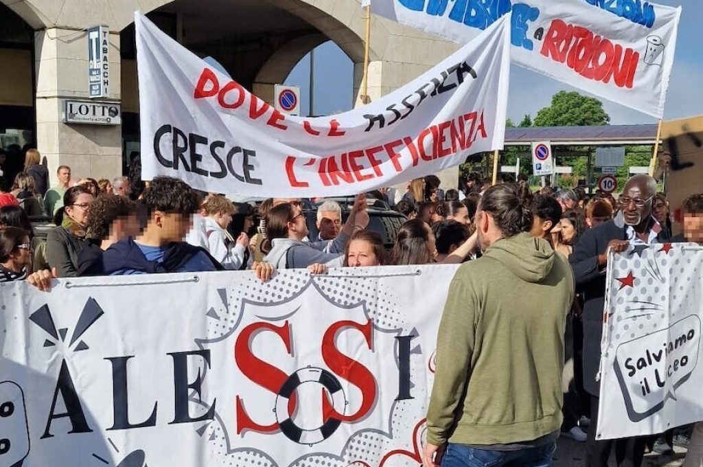 Manifestazione Alessi(1)
