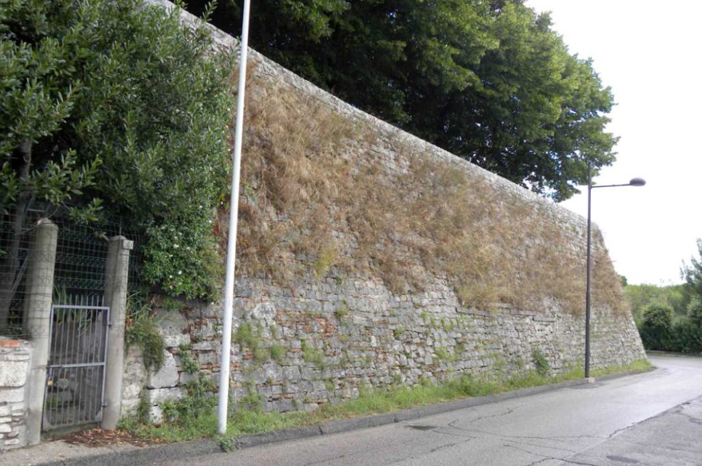 Mura_urbiche_Todi[1]