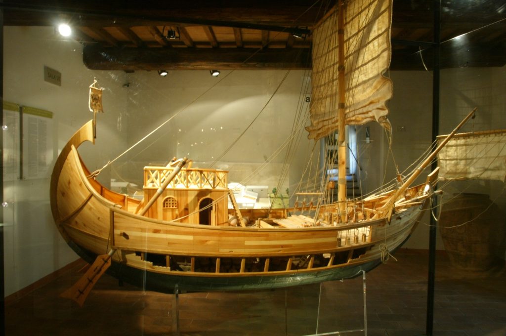 Museo dell'Olivo e dell'Olio - Fondazione Lungarotti (Torgiano) Sala VI, "Produzione e paesaggio", Giovanni Meroni, NAVE ONERARIA ROMANA (modellino in scala 1/11) Subiaco, 2000 (inv. n. 57)