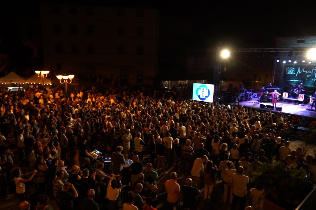Musica per i Borghi Giuliano Palma pubblico
