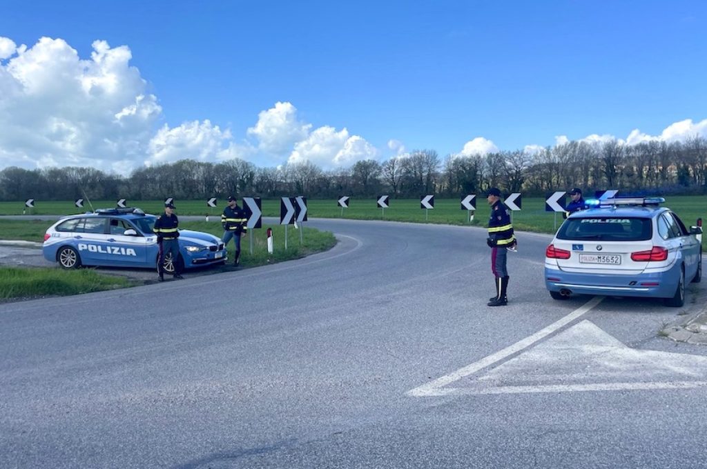 Polizia stradale fermi