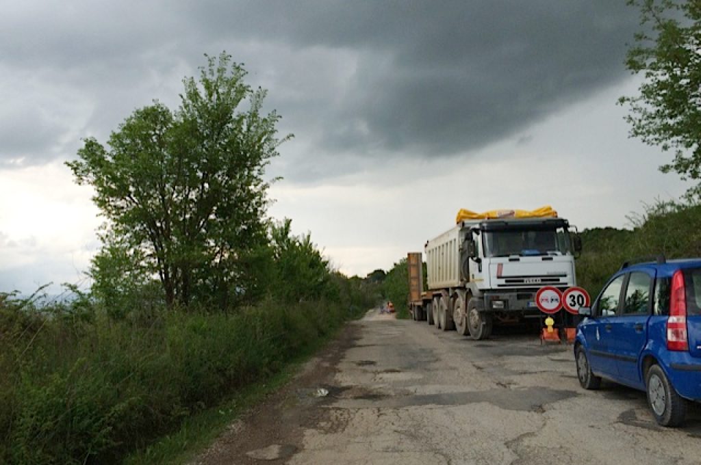 Romazzano_Todi_lavori_strada_comunale[1]