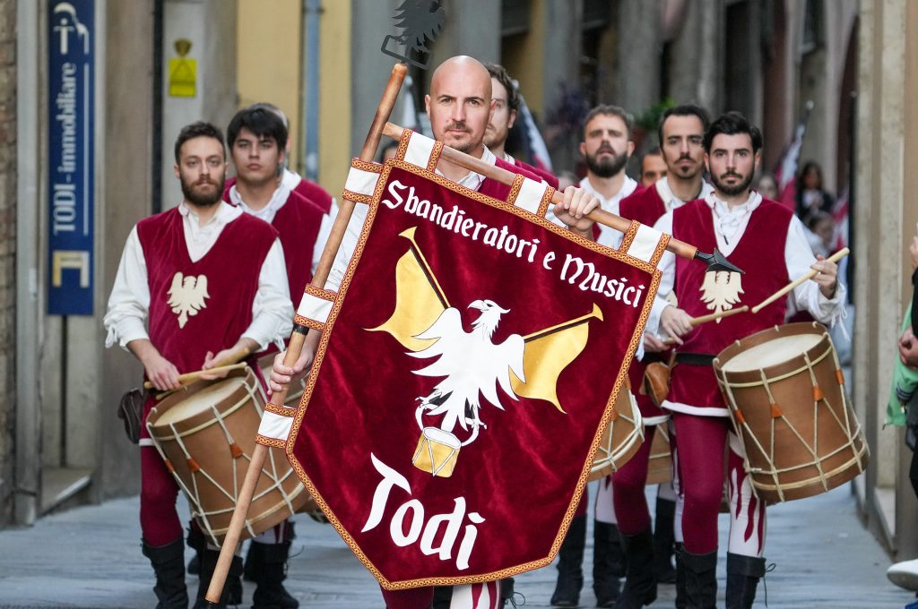 SBANDIERATORI E MUSICI