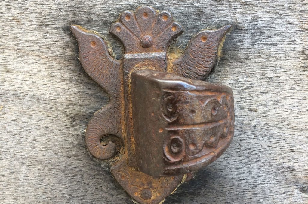 Sala_delle_Pietre_Todi_Portone_particolare