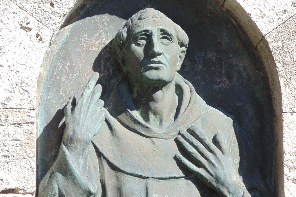 Statua-di-Iacopone-da-Todi