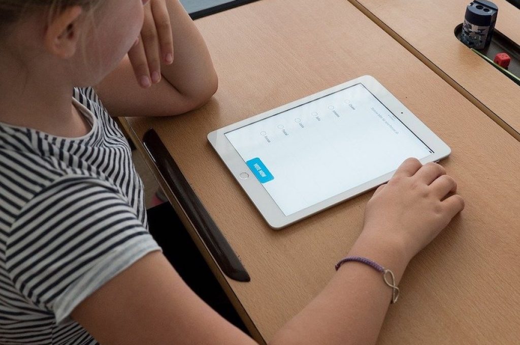 Studente e tablet