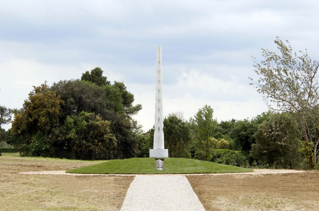 Triple Twist__marmo di Carrara_Beverly Pepper