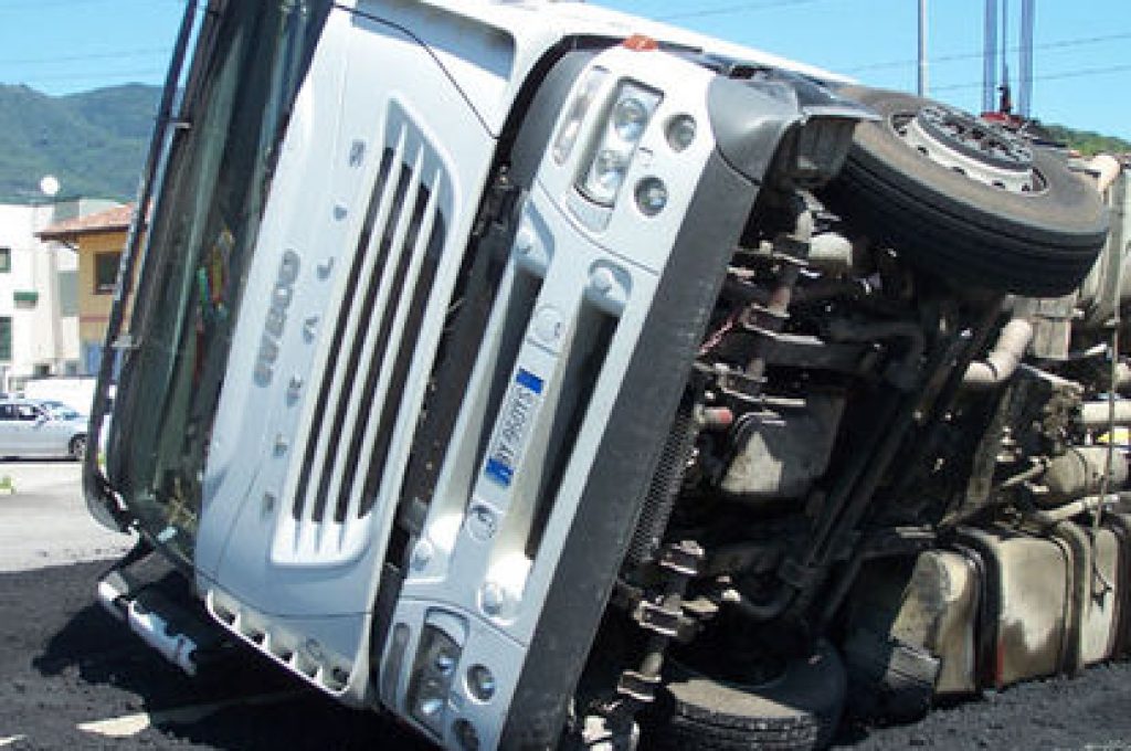 camionribaltato