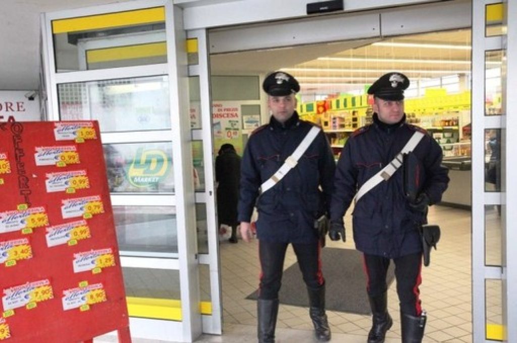 carabinieri al supemercato