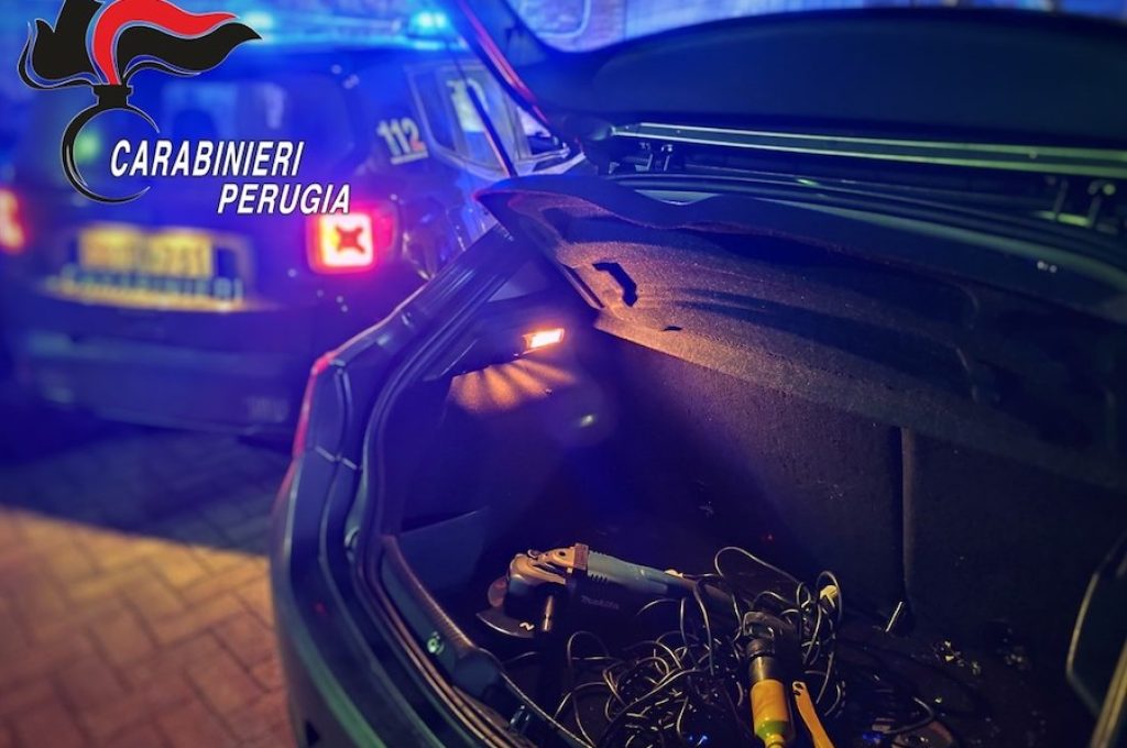 carabinieri attrezzi scasso