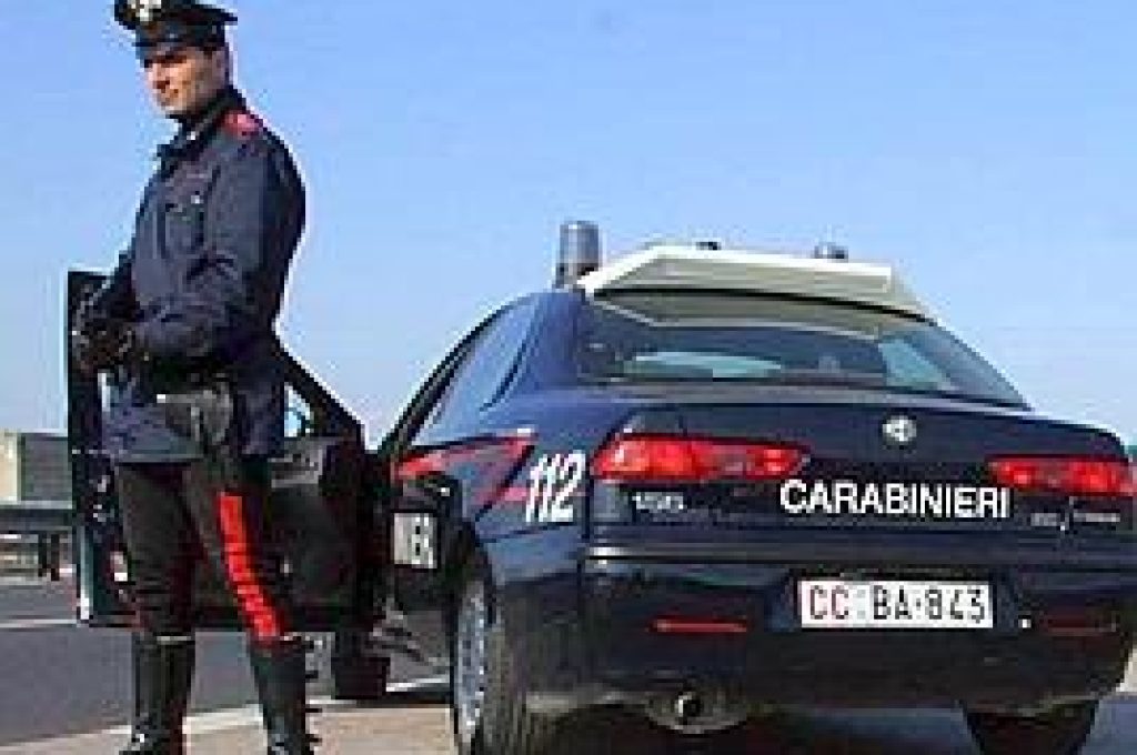 carabinieri-con-auto-2
