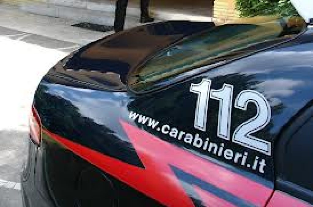 carabinieri-mezza-auto