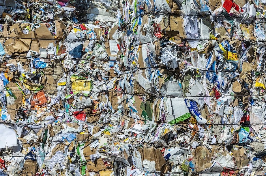 Verona, 24 settembre 2021. Impianto Lamacart. Balle compattate.