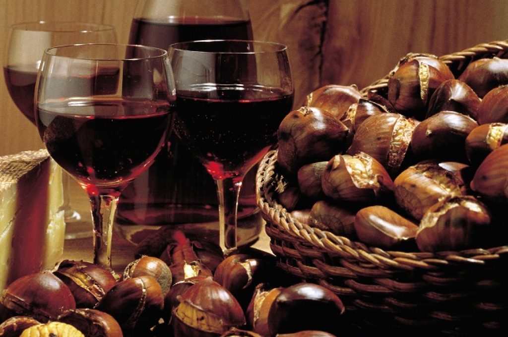 Your holiday. Switzerland. Autumnal Greetings. The tempting combination of roasted chestnuts, Valais mountain cheese and red wine never fails to tickle the palate.Endlich Ferien. Ihre Schweiz. Herbstlich willkommen. Rustikaler Gaumenkitzel mit geroesteten Edelkastanien, Walliser Bergkaese und Rotwein.Enfin les vacances. A vous la Suisse. La magie de l'automne. Un regal campagnard pour le palais: chataignes, fromage de montagne du Valais, vin rouge.Copyright by Switzerland Tourism         Byline: ST/swiss-image.ch
