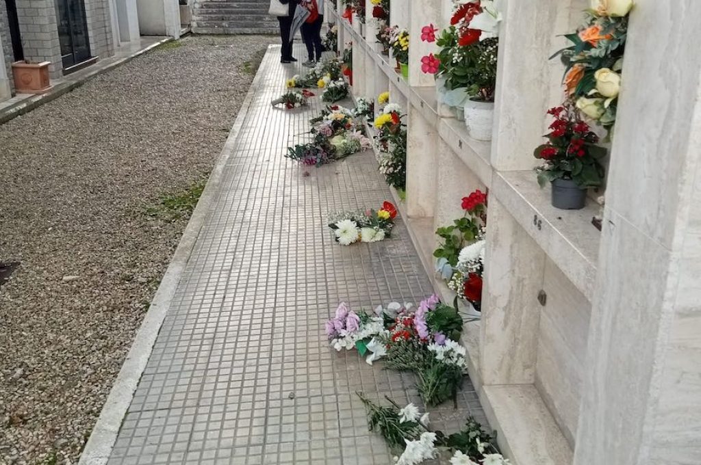 cimitero deruta fiori
