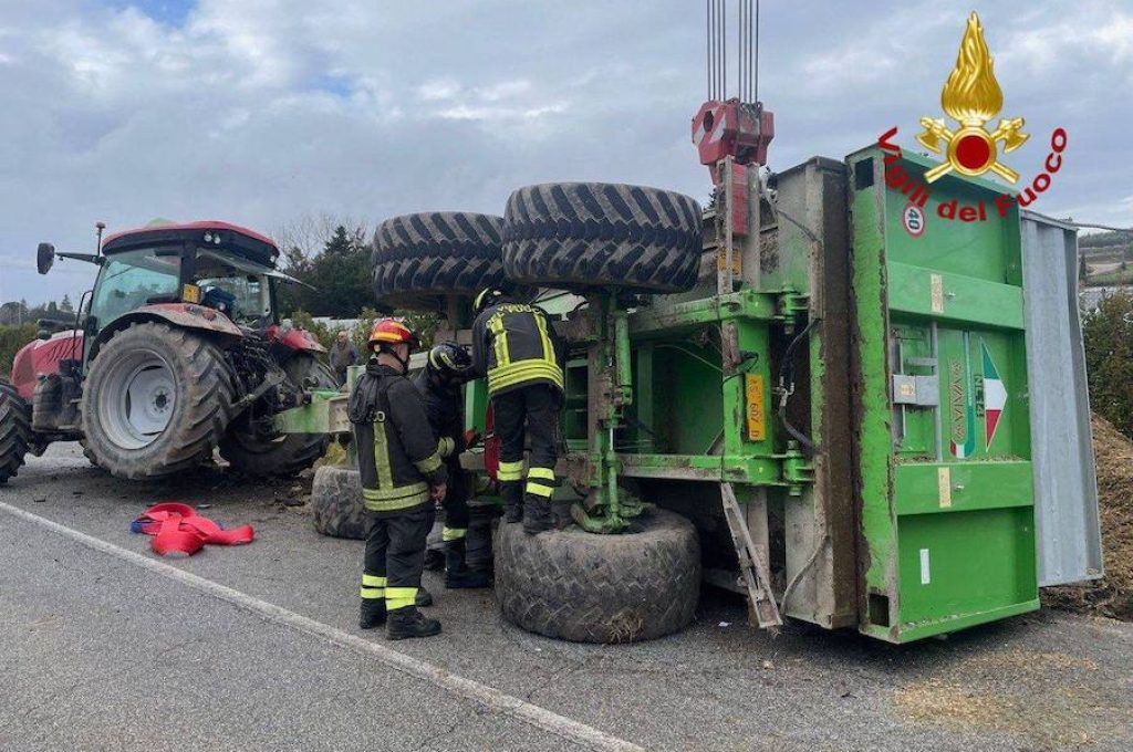 collazzone trattore ribaltato