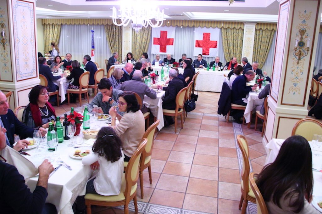 croce rossa cena natale