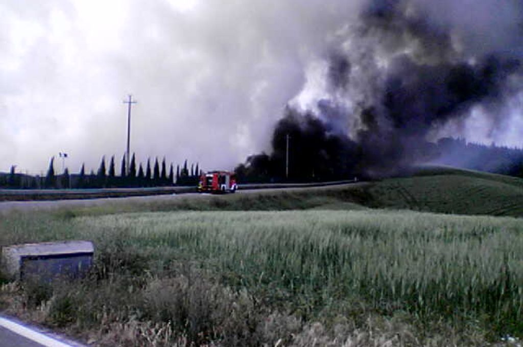 discarica_incendio_lontano