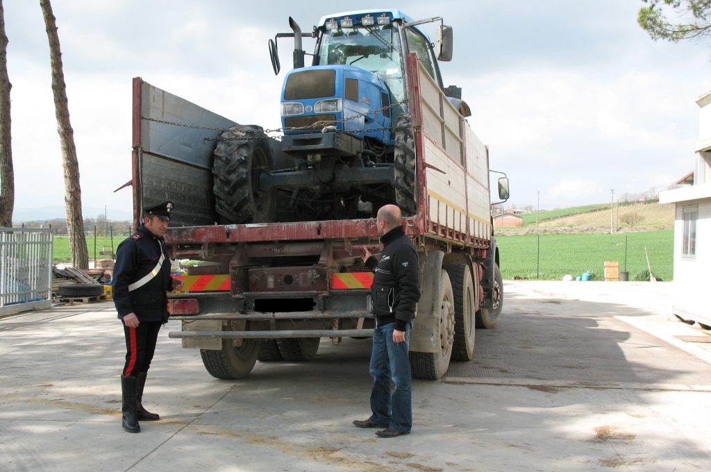 trattore rubato a todi