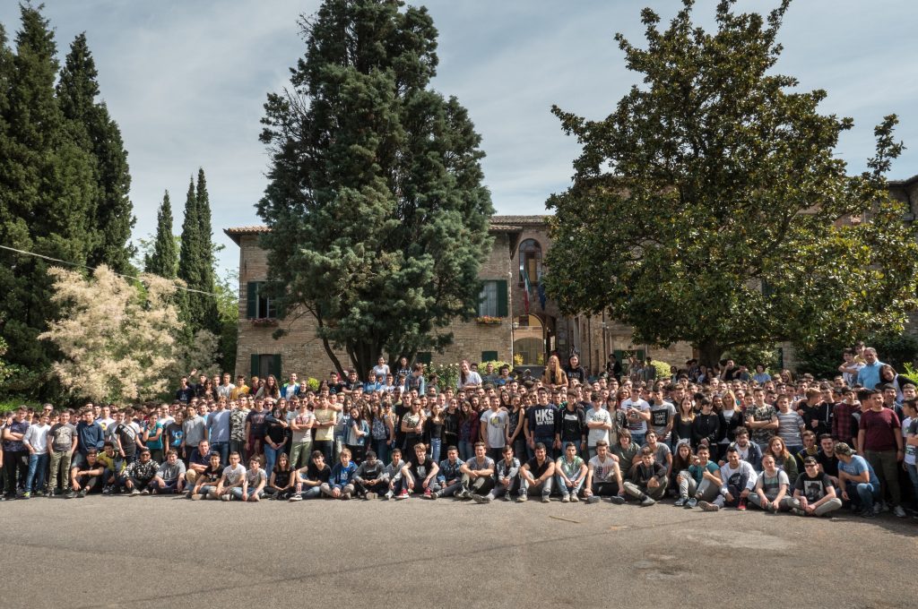 foto ricordo 2017 ingresso scuola intotaro