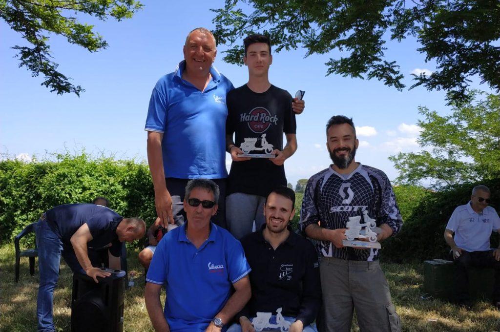 foto vespa club todi