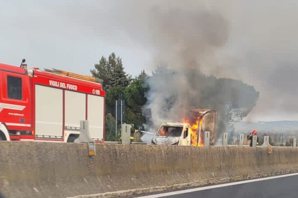 furgone incendio