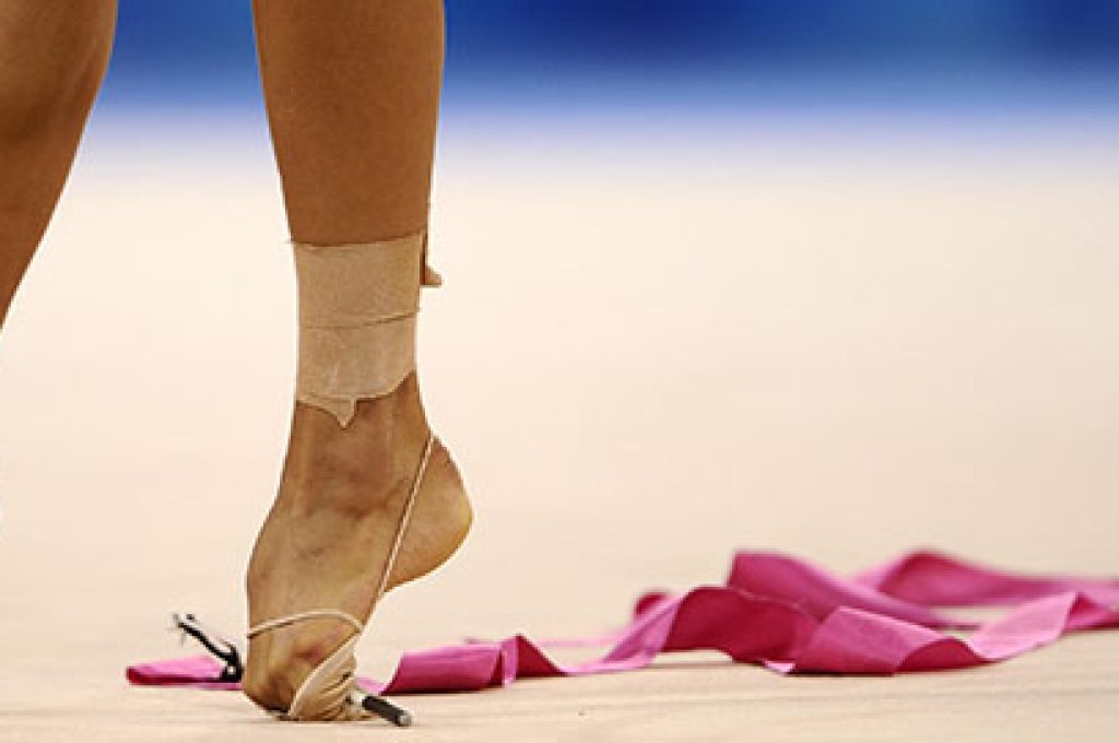 Russia's Evgeniya Kanaeva competes in the individual all-around qualification of the rhythmic gymnastics at the Beijing 2008 Olympic Games in Beijing on August 22, 2008.   AFP PHOTO / FRANCK FIFE (Photo credit should read FRANCK FIFE/AFP/Getty Images)