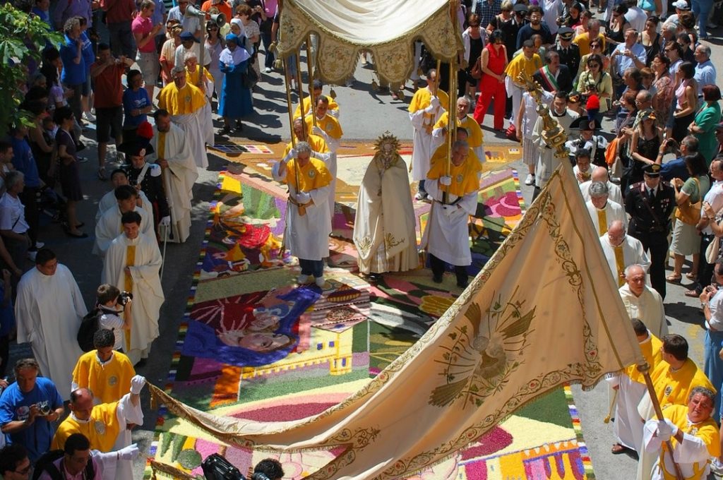 infiorate spello processione