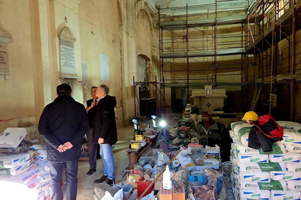 interno chiesa cimitero vecchio todi