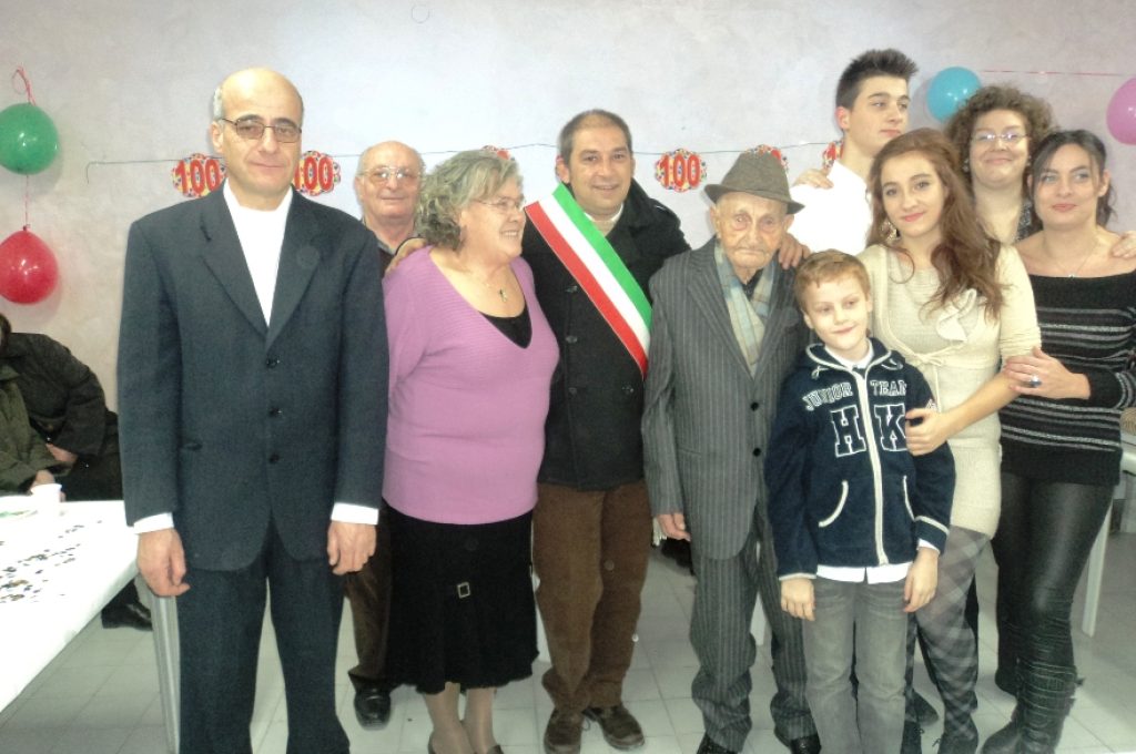 luigi-carboni-con-i-familiari-e-il-sindaco-todini