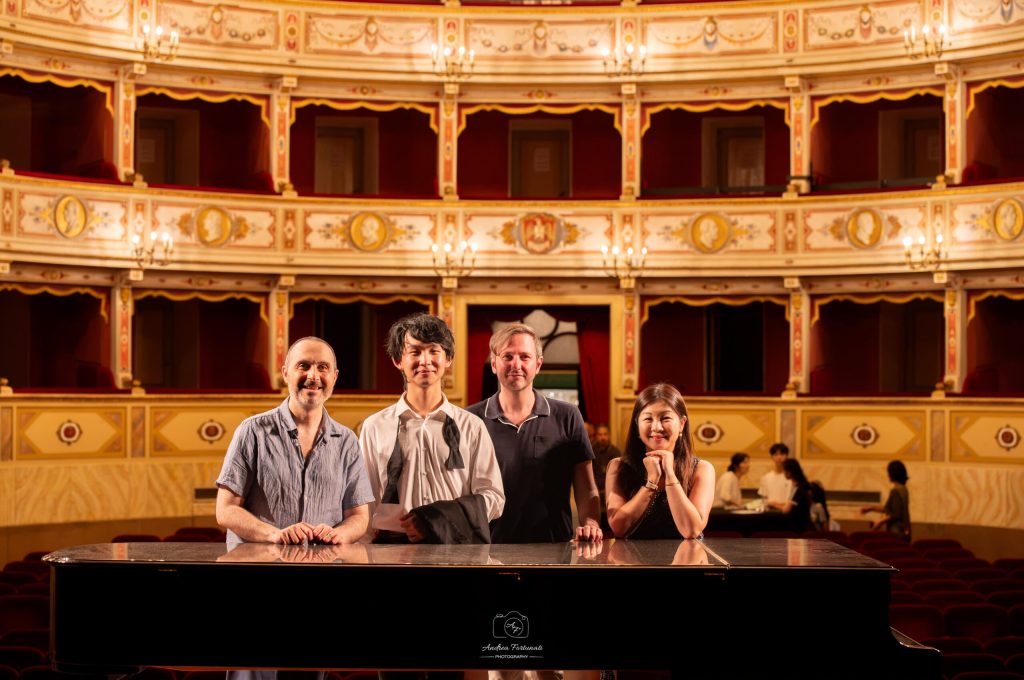 maestro pompa baldi a sx con alcuni allievi