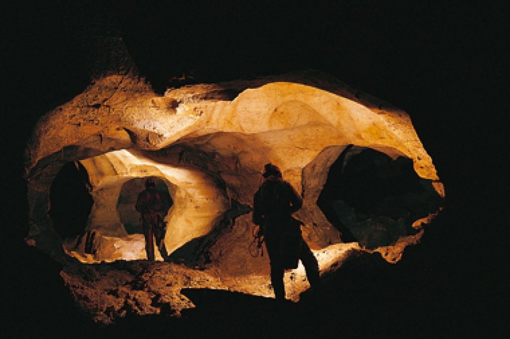 monte-cucco-grotte